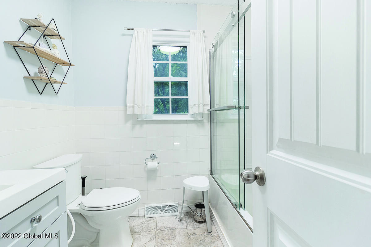 126 Jefferson Road Bethlehem, NY 12077 - Photo 9 of 21 _A7A4443