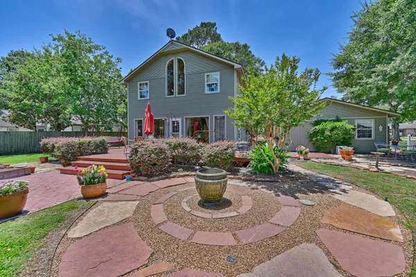 a view of a house with a yard