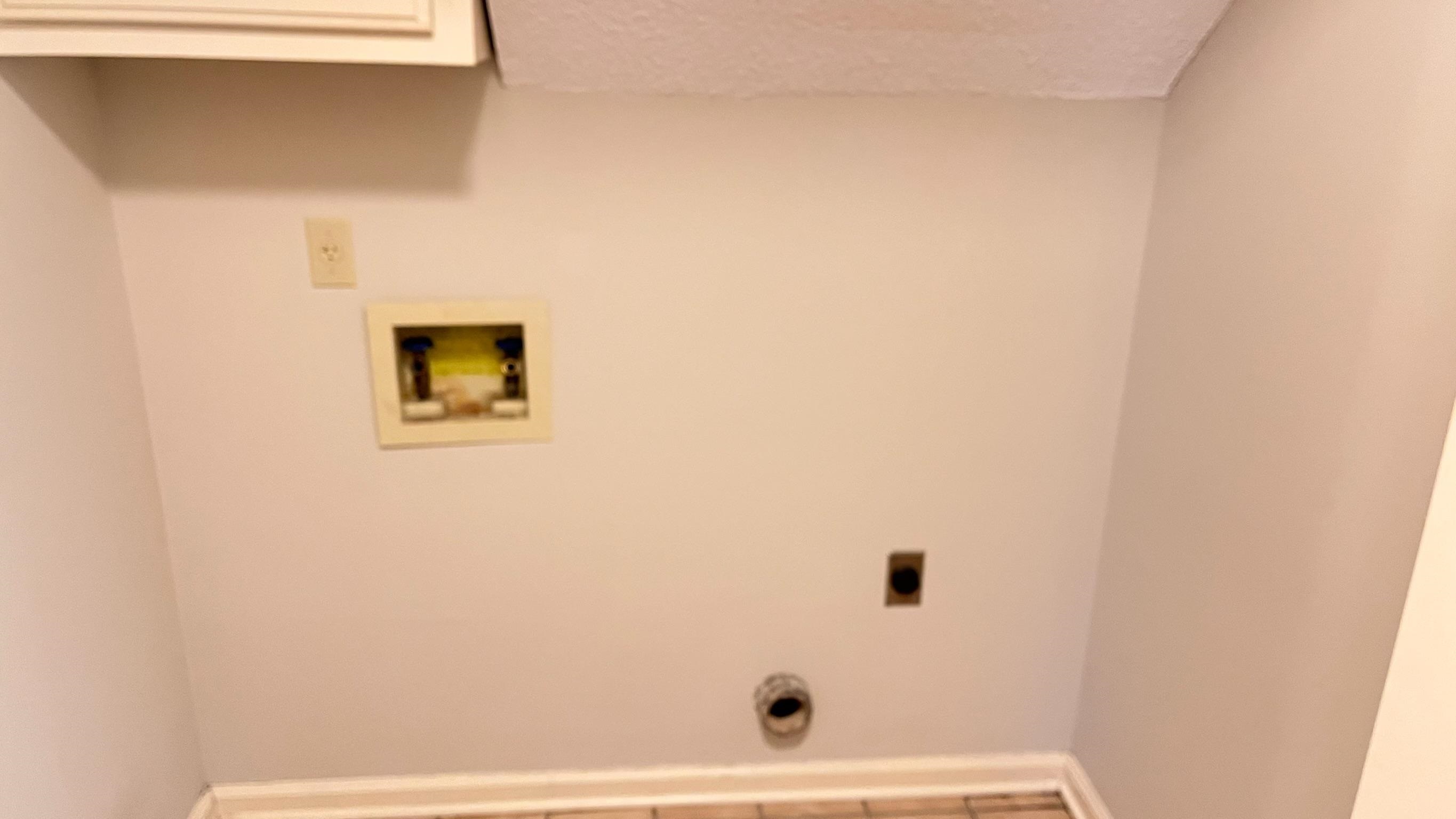 7770 Juniper Cove West Memphis, TN 38016 - Photo 19 of 34 Washroom with hookup for an electric dryer, a textured ceiling, and hookup for a washing machine