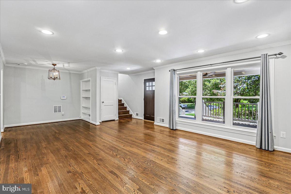 8109 Bainbridge Road Alexandria, VA 22308 - Photo 7 of 21