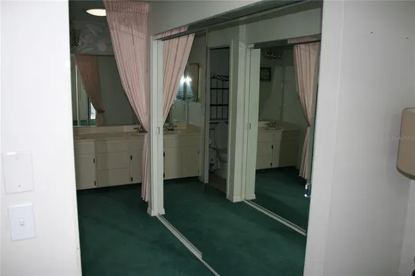 a view of entryway with a bathroom