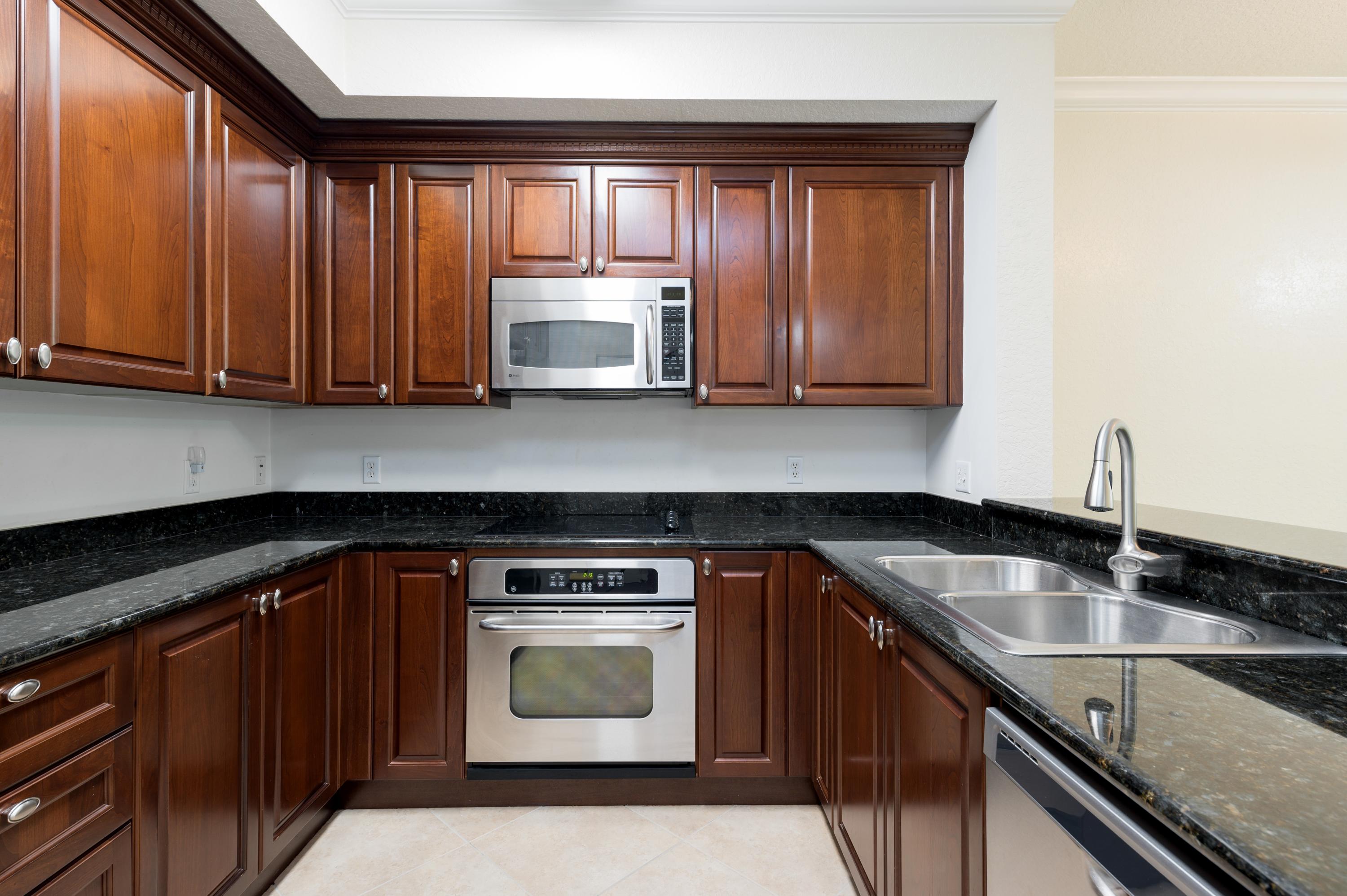 1116 Renaissance Way, Unit 116 Boynton Beach, FL 33426 - Photo 2 of 12 06_1116RenaissanceWay_5_Kitchen_HiRes