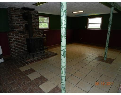 3 Plymouth Road Westbrook, ME 04092 - Photo 8 of 10 Den/Family/Great Room.