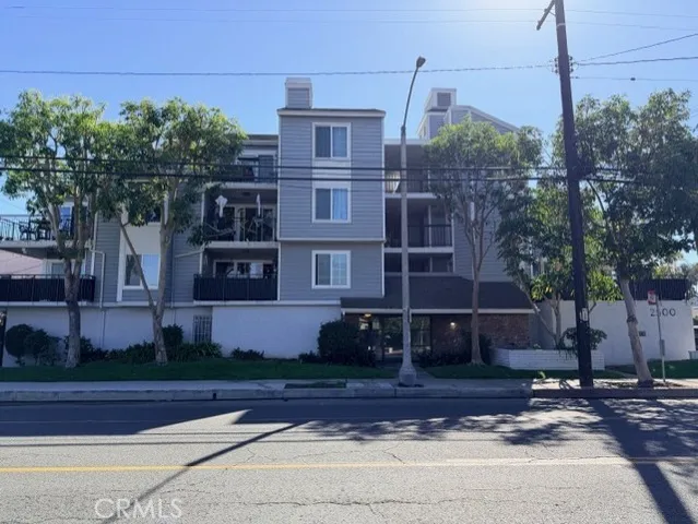 $689,000 | 2500 East 4th Street, Long Beach, CA 90814