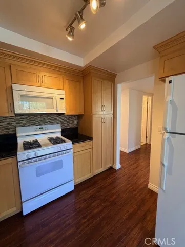 $689,000 | 2500 East 4th Street, Long Beach, CA 90814