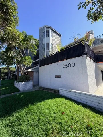 $689,000 | 2500 East 4th Street, Long Beach, CA 90814