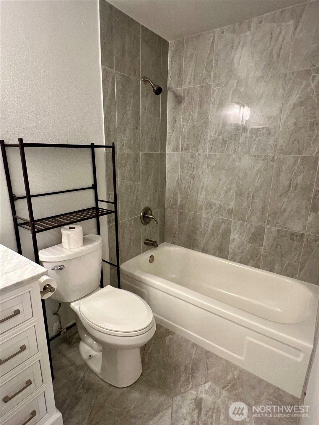 526 South 323rd Place, Unit 11F Federal Way, WA 98003 - Photo 17 of 24 a white toilet sitting next to a bathtub