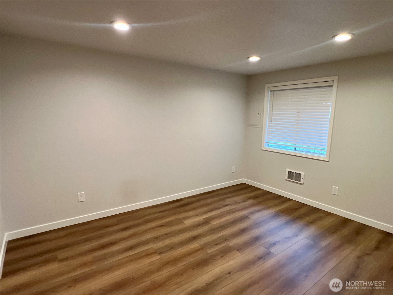 526 South 323rd Place, Unit 11F Federal Way, WA 98003 - Photo 18 of 24 wooden floor in a room