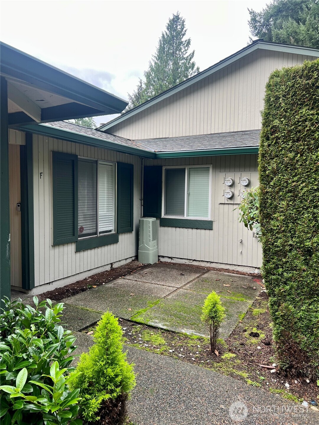 526 South 323rd Place, Unit 11F Federal Way, WA 98003 - Photo 4 of 24 a front view of a house with garden