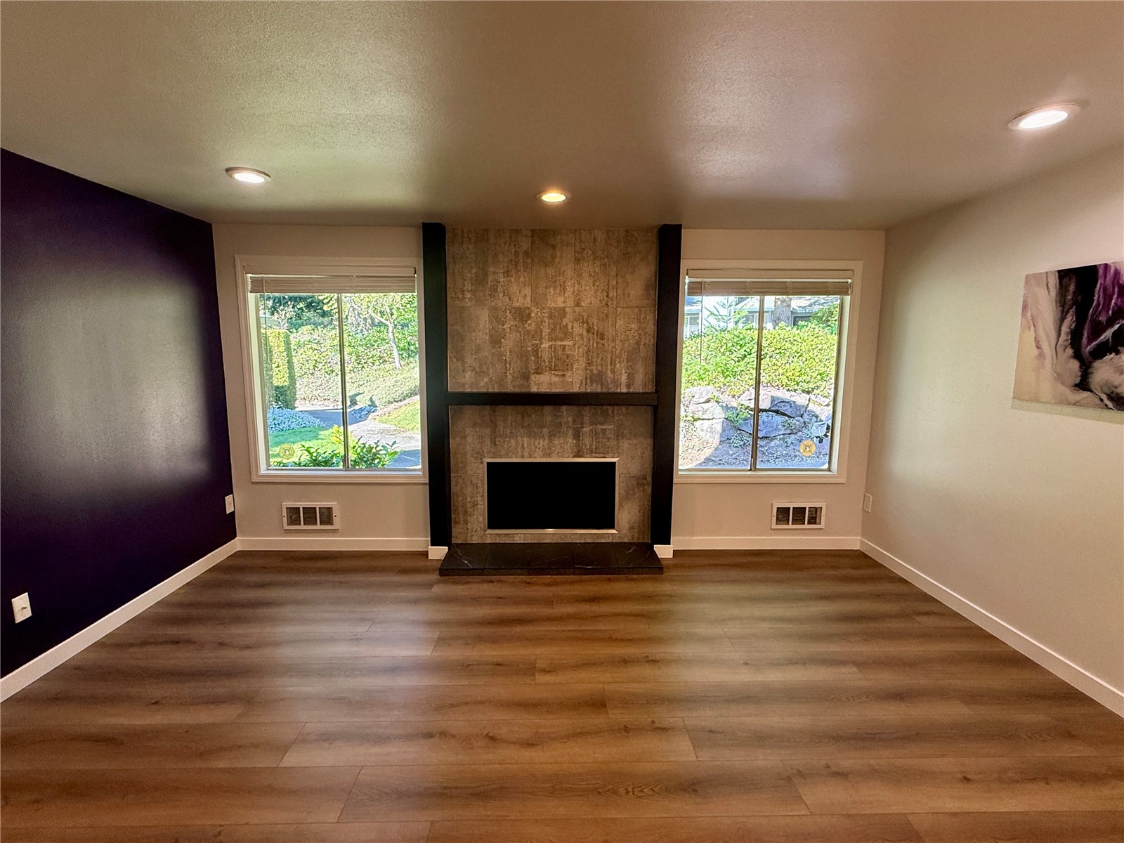526 South 323rd Place, Unit 11F Federal Way, WA 98003 - Photo 5 of 24 an empty room with windows and fireplace