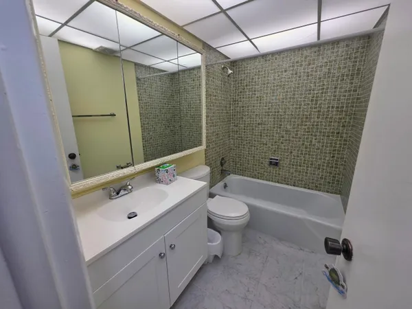 $209,900 | 5403 Southeast Miles Grant Road, Unit H108, Stuart, FL 34997