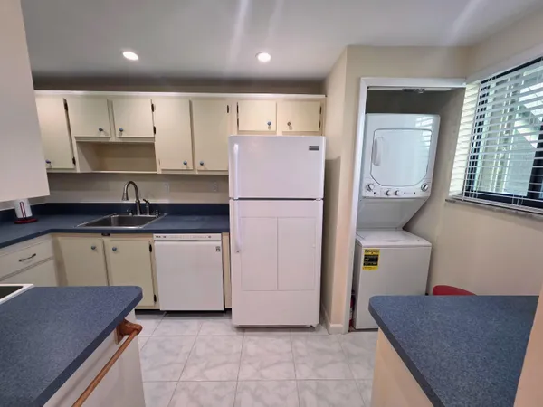 $209,900 | 5403 Southeast Miles Grant Road, Unit H108, Stuart, FL 34997