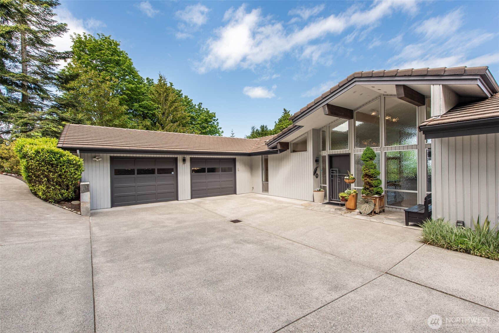 322 Ravens Ridge Road Sequim, WA 98382 - Photo 35 of 40 a front view of a house with porch and livingroom