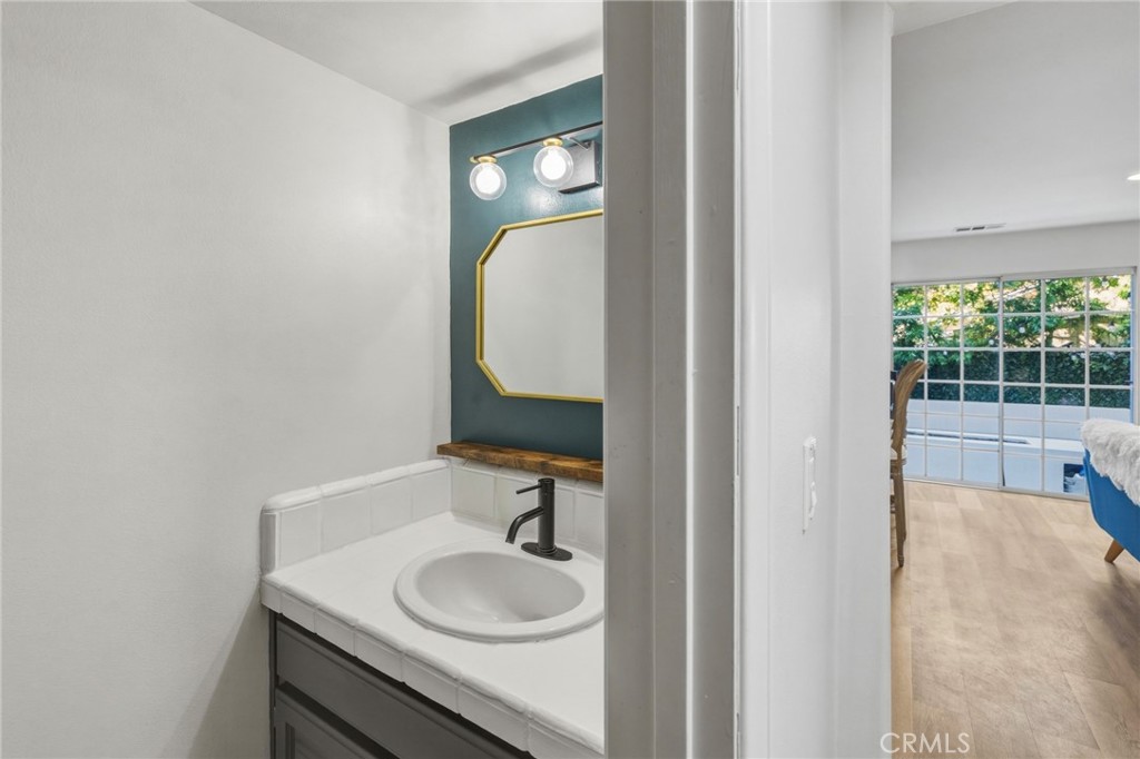 716 North Lucia Avenue, Unit B Redondo Beach, CA 90277 - Photo 12 of 52