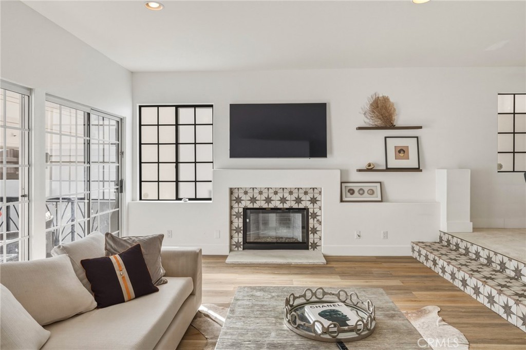 716 North Lucia Avenue, Unit B Redondo Beach, CA 90277 - Photo 6 of 52