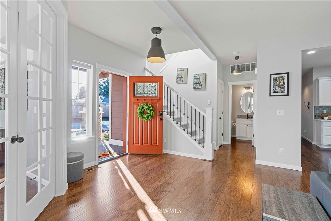 2510 Northeast 24th Place Renton, WA 98056 - Photo 4 of 35 Gallery Image 4