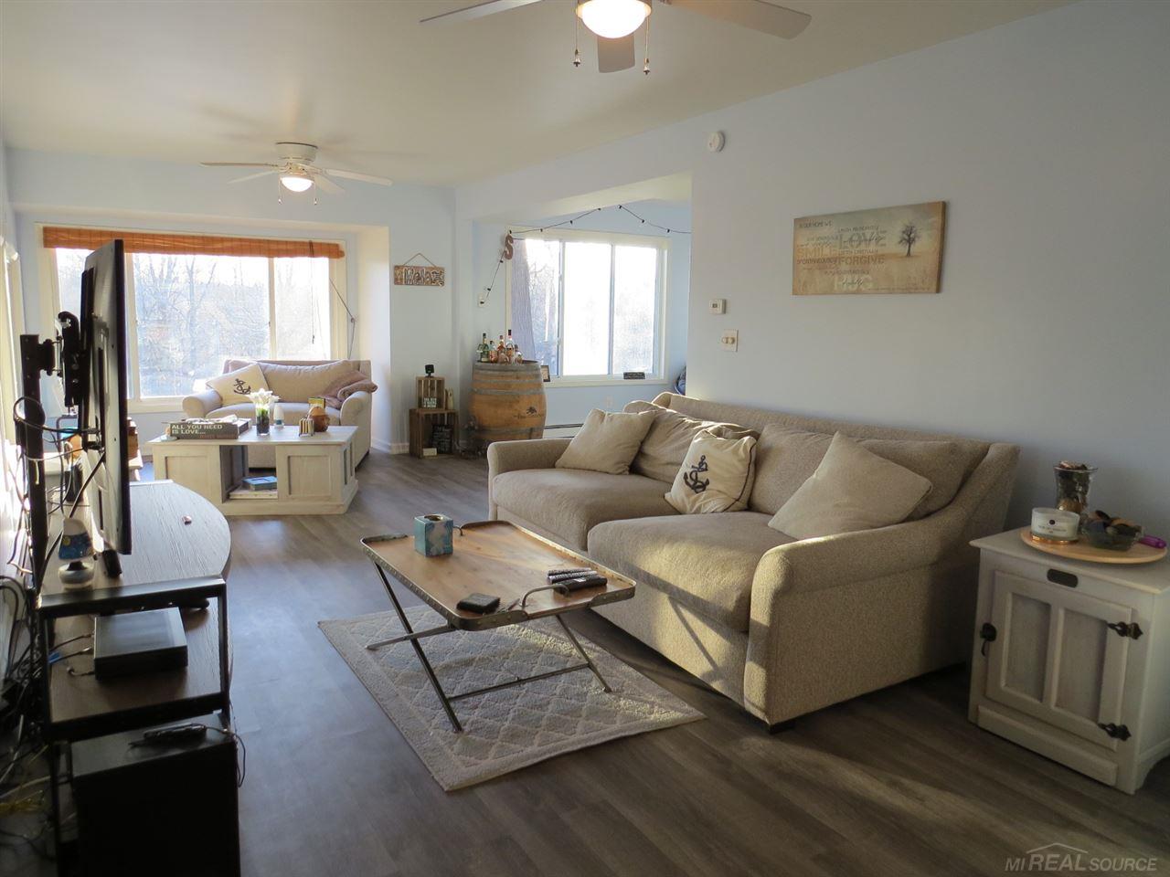 3451 Riverside Drive Port Huron, MI 48060 - Photo 12 of 28 31346767-11.JPG