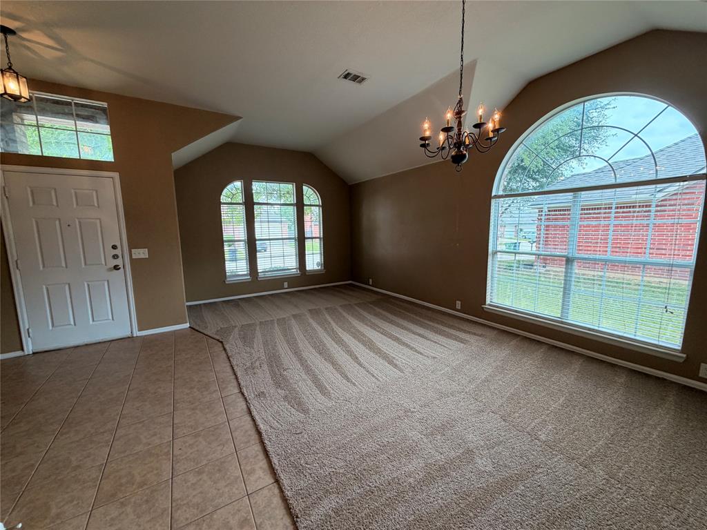 618 Rosarita Road Arlington, TX 76002 - Photo 3 of 19