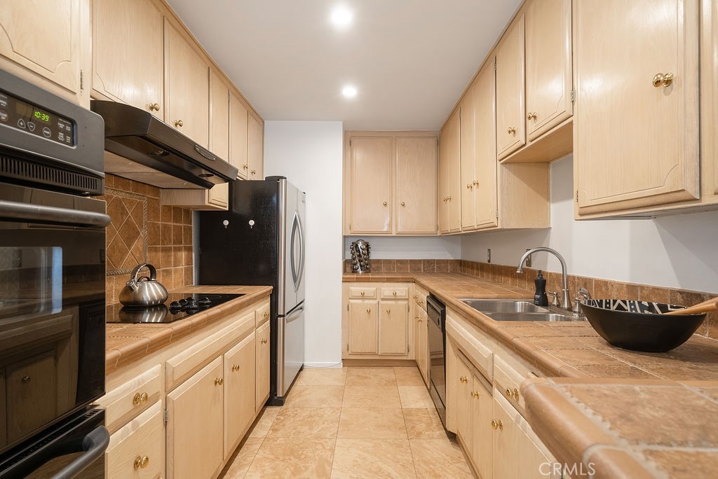 419 North Oakhurst Drive, Unit 102 Beverly Hills, CA 90210 - Photo 17 of 26