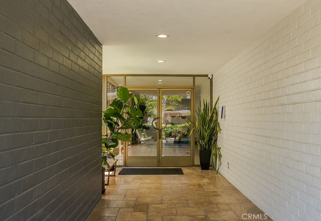 419 North Oakhurst Drive, Unit 102 Beverly Hills, CA 90210 - Photo 3 of 26