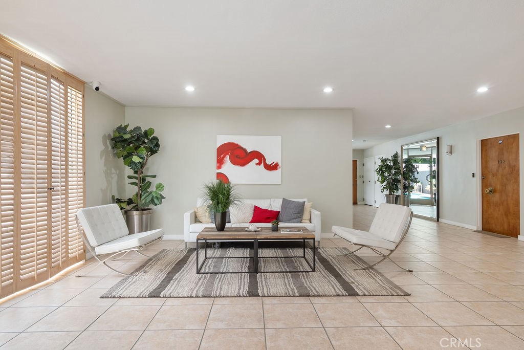 419 North Oakhurst Drive, Unit 102 Beverly Hills, CA 90210 - Photo 4 of 26