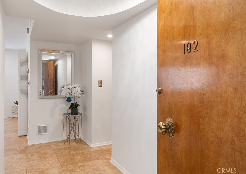 419 North Oakhurst Drive, Unit 102 Beverly Hills, CA 90210 - Photo 7 of 26