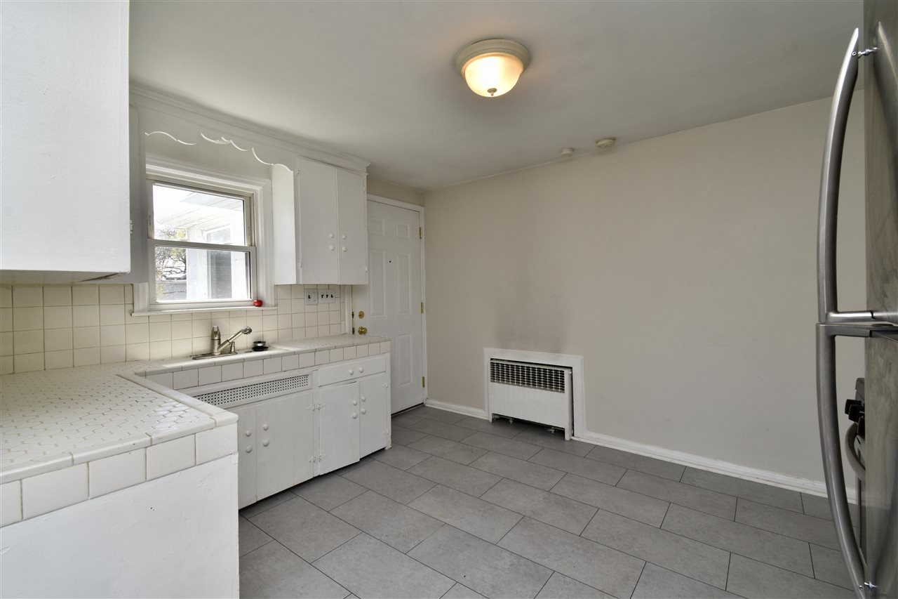 131 Muir Road Grosse Pointe, MI 48236 - Photo 7 of 21 50073315-6.JPG