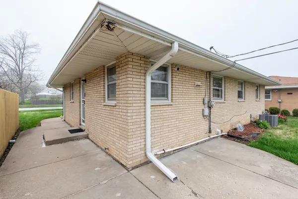 $272,500 | 2203 Gilboa Avenue, Zion, IL 60099
