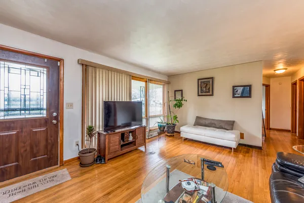 $272,500 | 2203 Gilboa Avenue, Zion, IL 60099