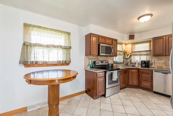 $272,500 | 2203 Gilboa Avenue, Zion, IL 60099