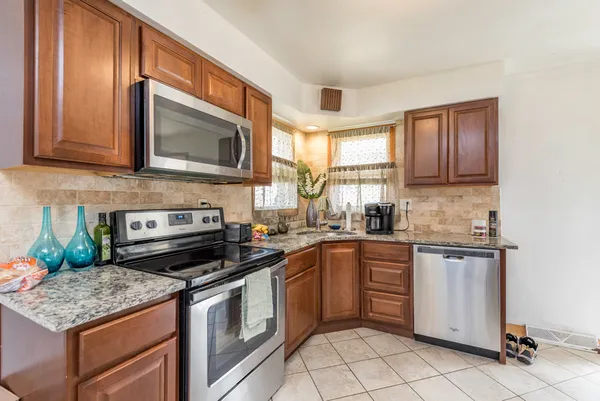 $272,500 | 2203 Gilboa Avenue, Zion, IL 60099