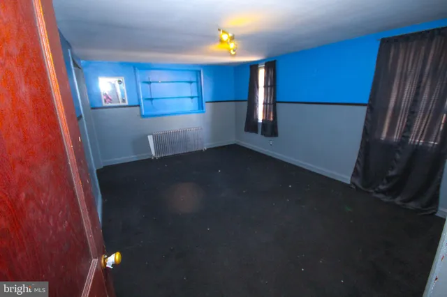 a view of empty room with window