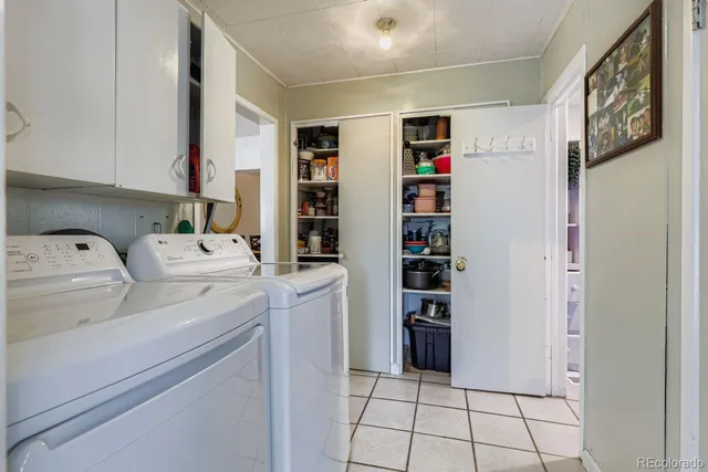 a view of a house with backyard and tree s