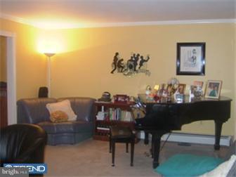 21 Abbott Road Hamilton, NJ 08690 - Photo 7 of 12 Living Room