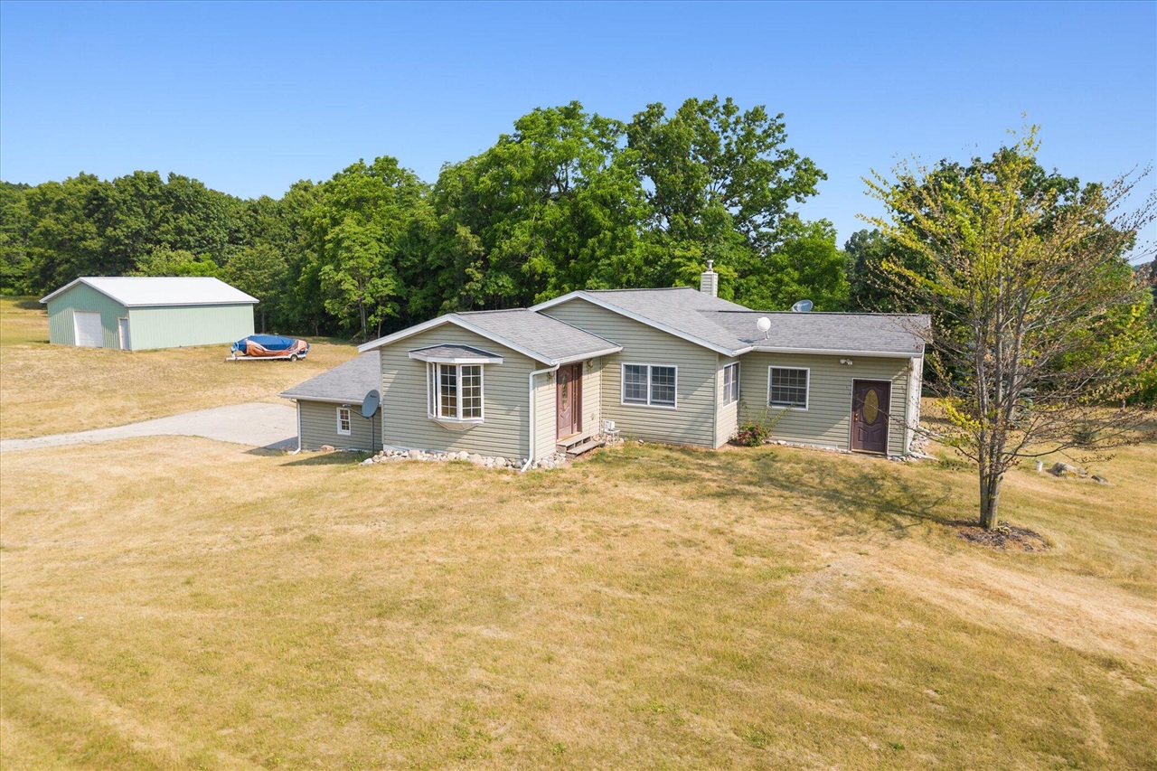 12189 Montcalm Road Greenville, MI 48838 - Photo 32 of 34