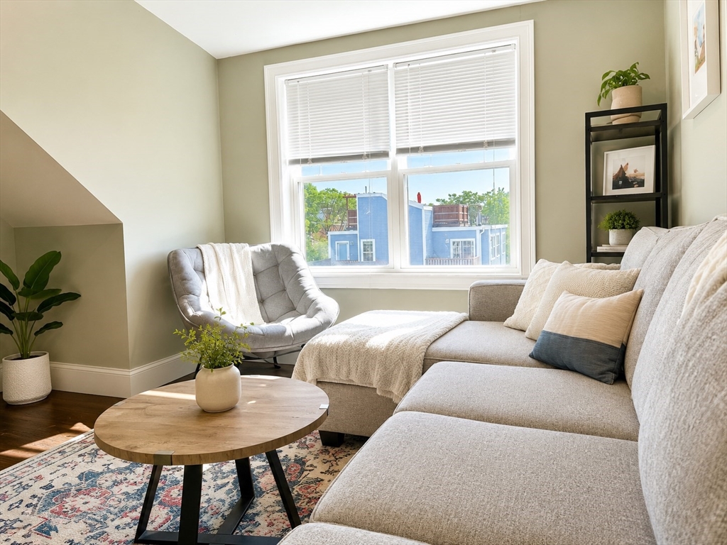 154 Gold Street, Unit 3 Boston, MA 02127 - Photo 3 of 20