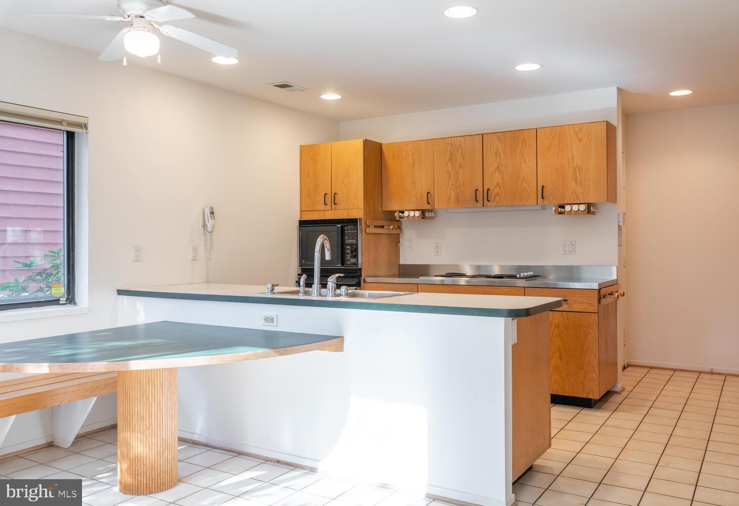 2100 South Bay Lane Reston, VA 20191 - Photo 12 of 43 Breakfast Area with Built-in Table