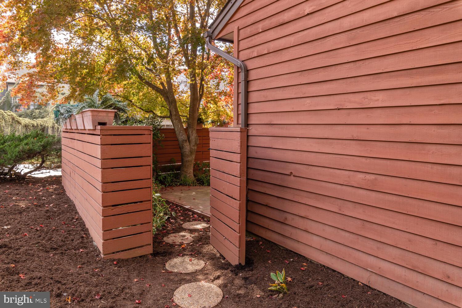 2100 South Bay Lane Reston, VA 20191 - Photo 39 of 43 Rear Entrance to Fenced Yard