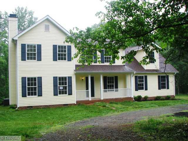 3295 High Cliffs Road Pfafftown, NC 27040 - Photo 1 of 13 Exterior Front.