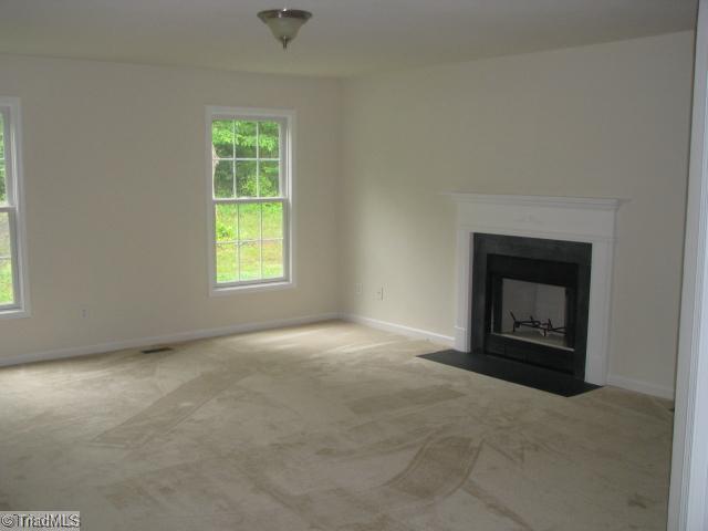 3295 High Cliffs Road Pfafftown, NC 27040 - Photo 2 of 13 Living Room.