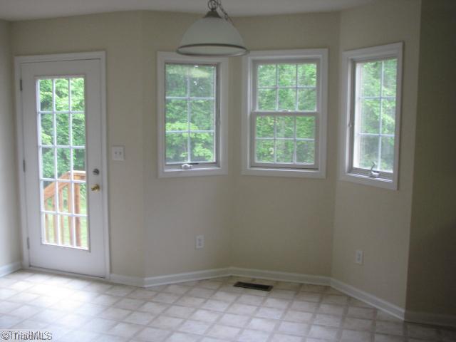 3295 High Cliffs Road Pfafftown, NC 27040 - Photo 6 of 13 Breakfast.