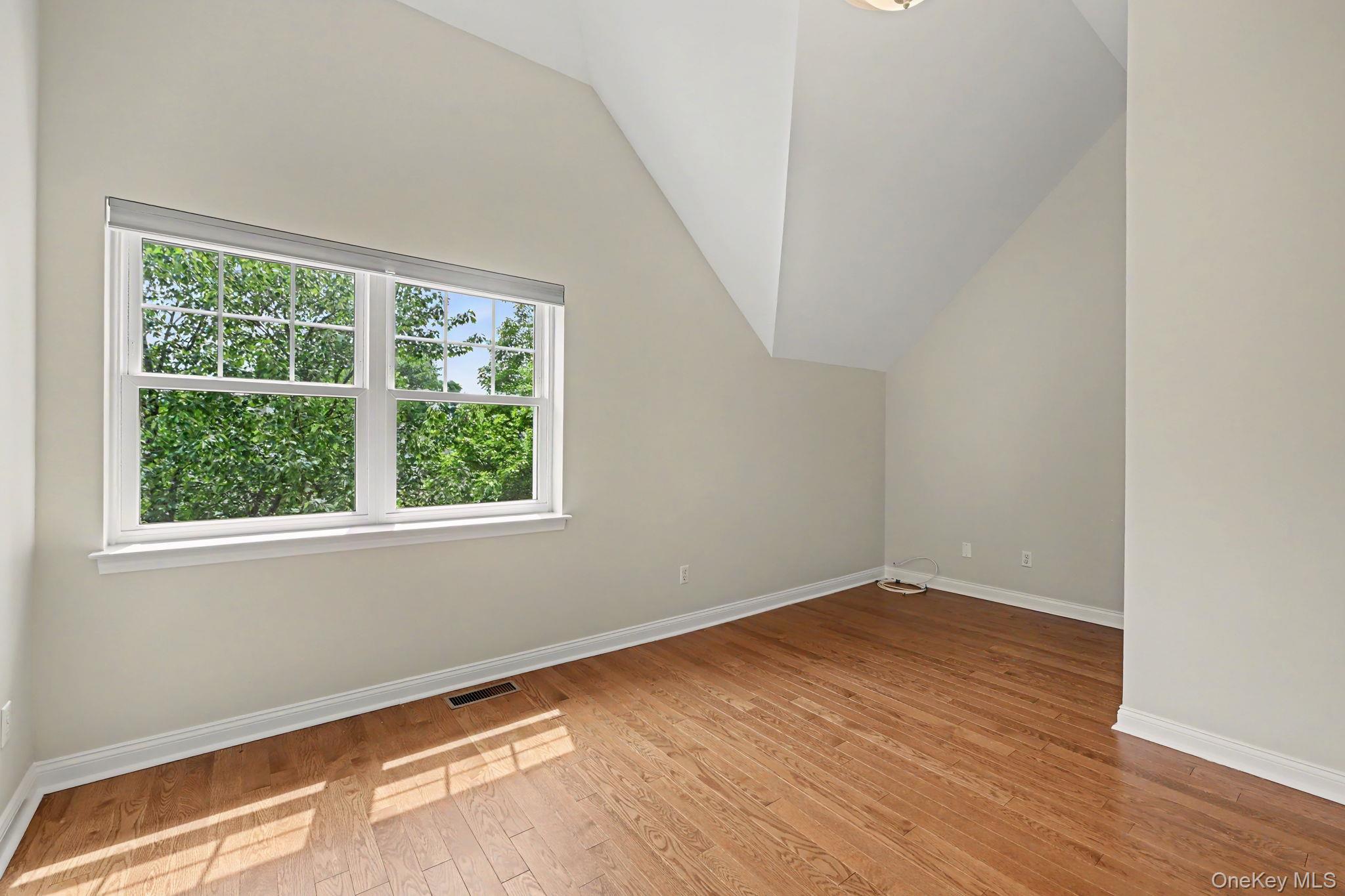 34 Winding Ridge Road White Plains, NY 10603 - Photo 12 of 37