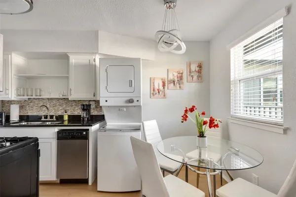 $1,400 | 2401 Manor Road, Unit 209, Austin, TX 78722