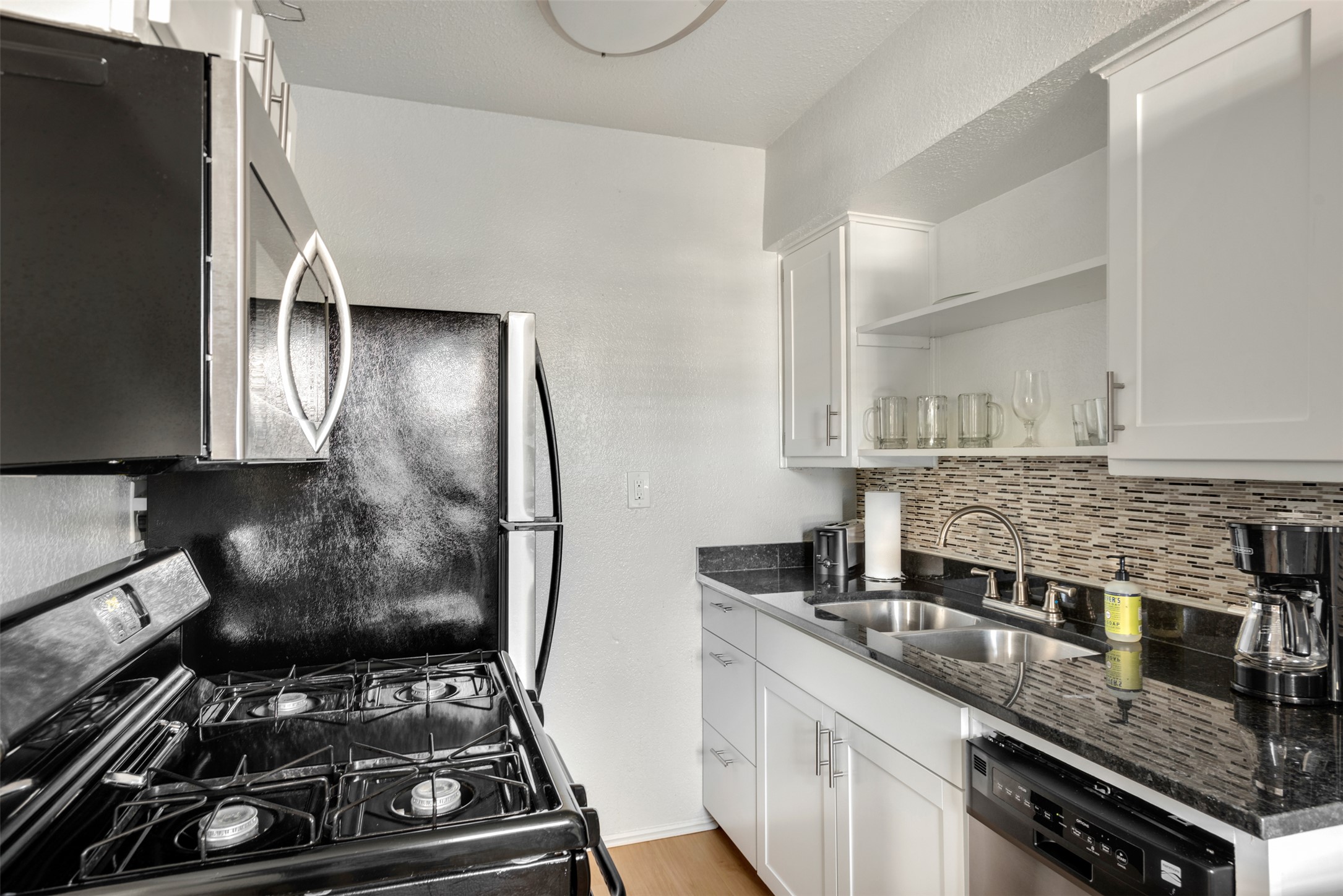 2401 Manor Road, Unit 209 Austin, TX 78722 - Photo 9 of 18