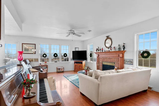 $599,900 | N1356 Lakeshore Road, Kewaunee, WI 54216