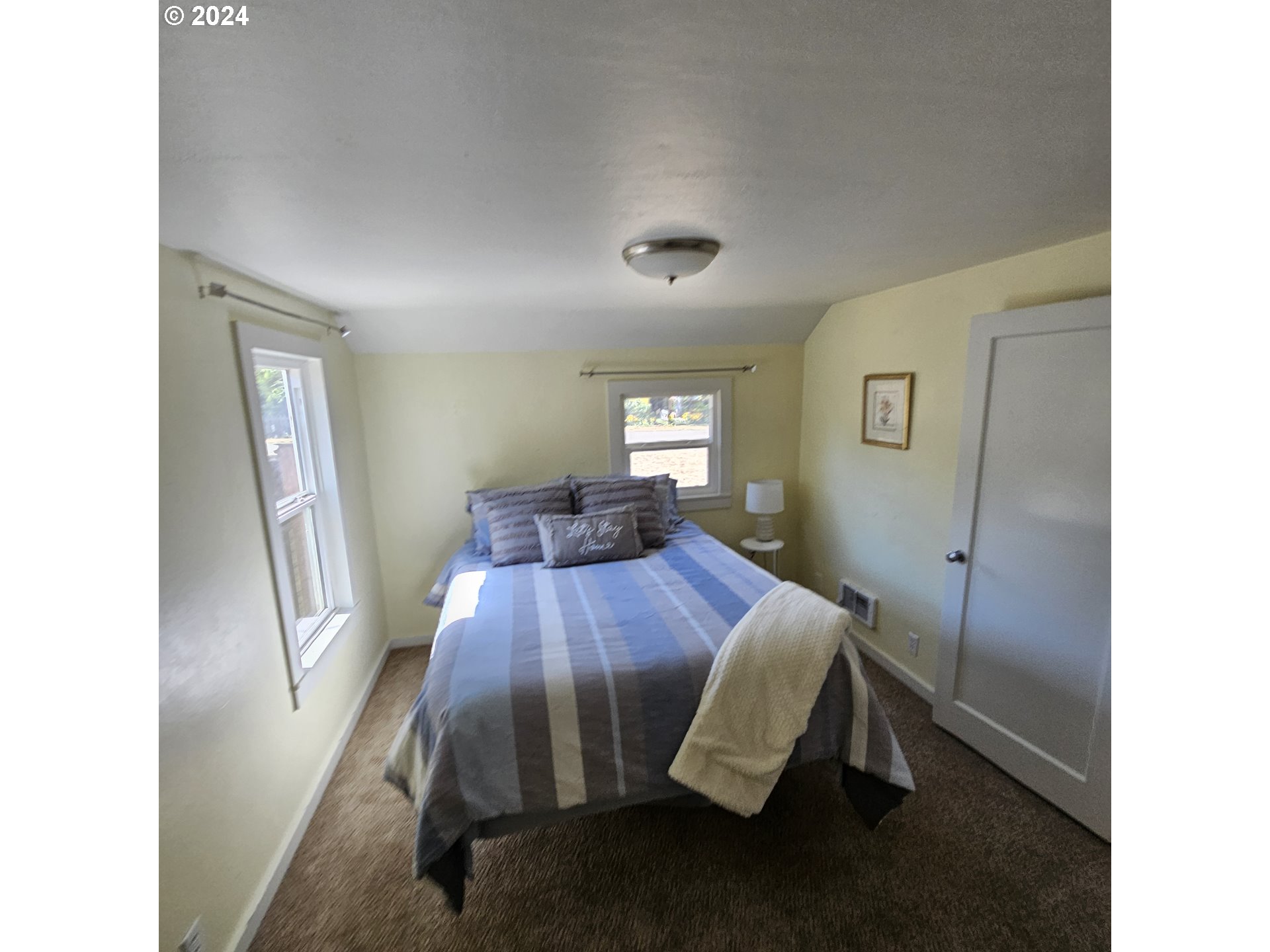 91019 South Coleman Street Eugene, OR 97408 - Photo 11 of 29 a spacious bedroom with a bed and wooden floor