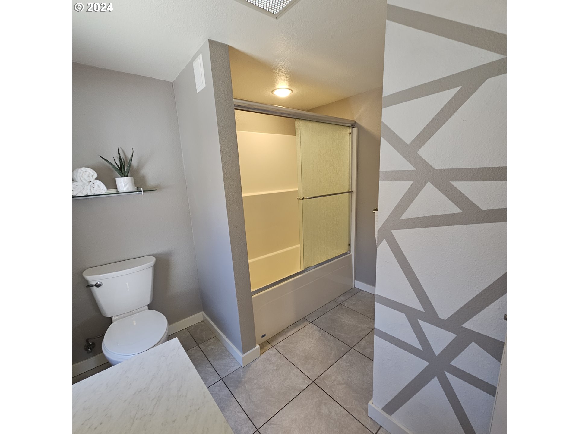 91019 South Coleman Street Eugene, OR 97408 - Photo 14 of 29 a bathroom with a toilet and a shower