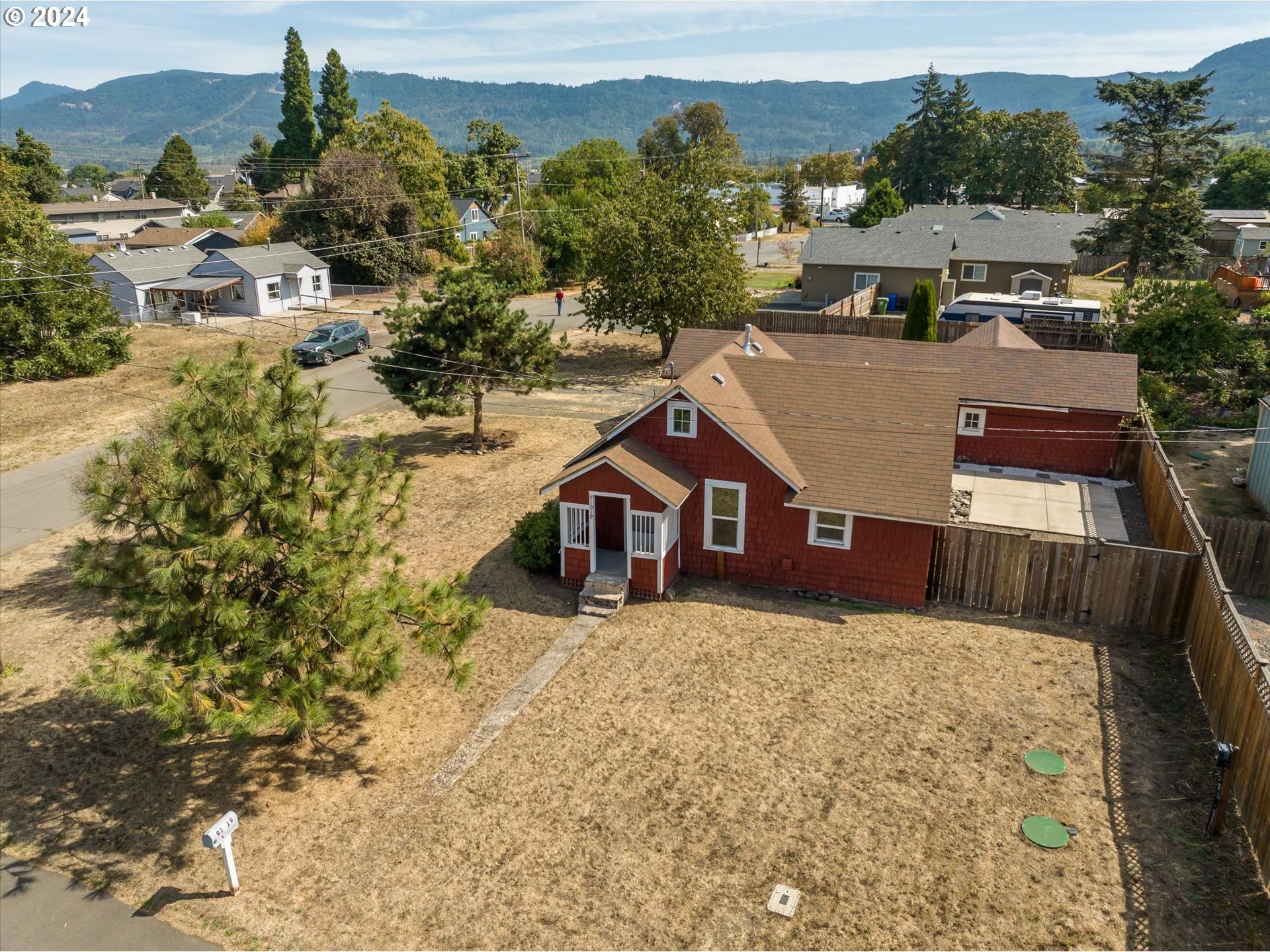 91019 South Coleman Street Eugene, OR 97408 - Photo 26 of 29 a view of a house with a yard