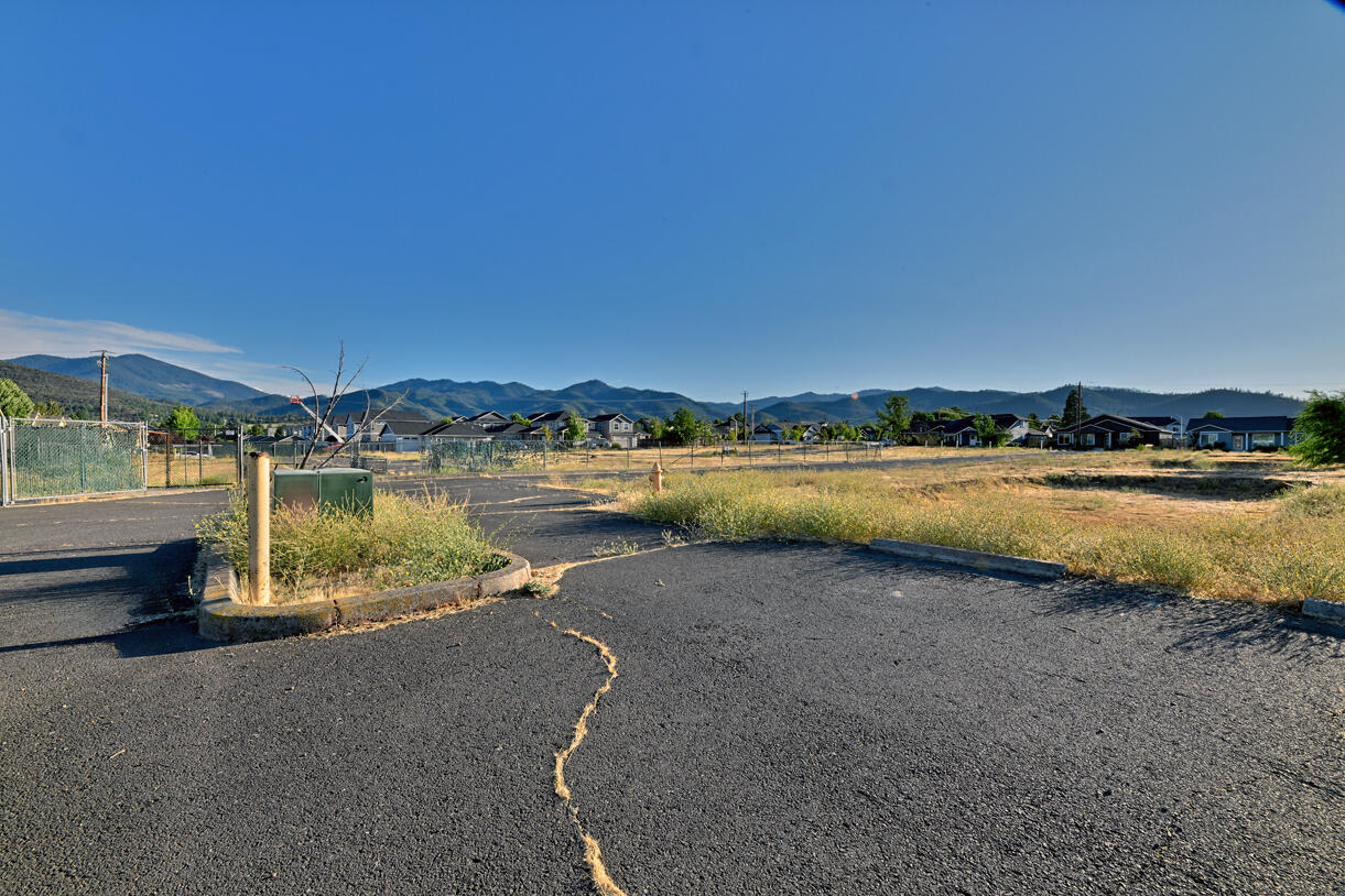Suncrest Road Talent, OR 97540 - Photo 7 of 22 DSC_7661