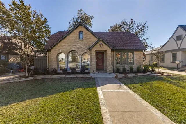 $825,000 | 5522 McCommas Boulevard, Dallas, TX 75206
